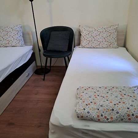 Ivory Tower Hostel Sofia Exteriör bild
