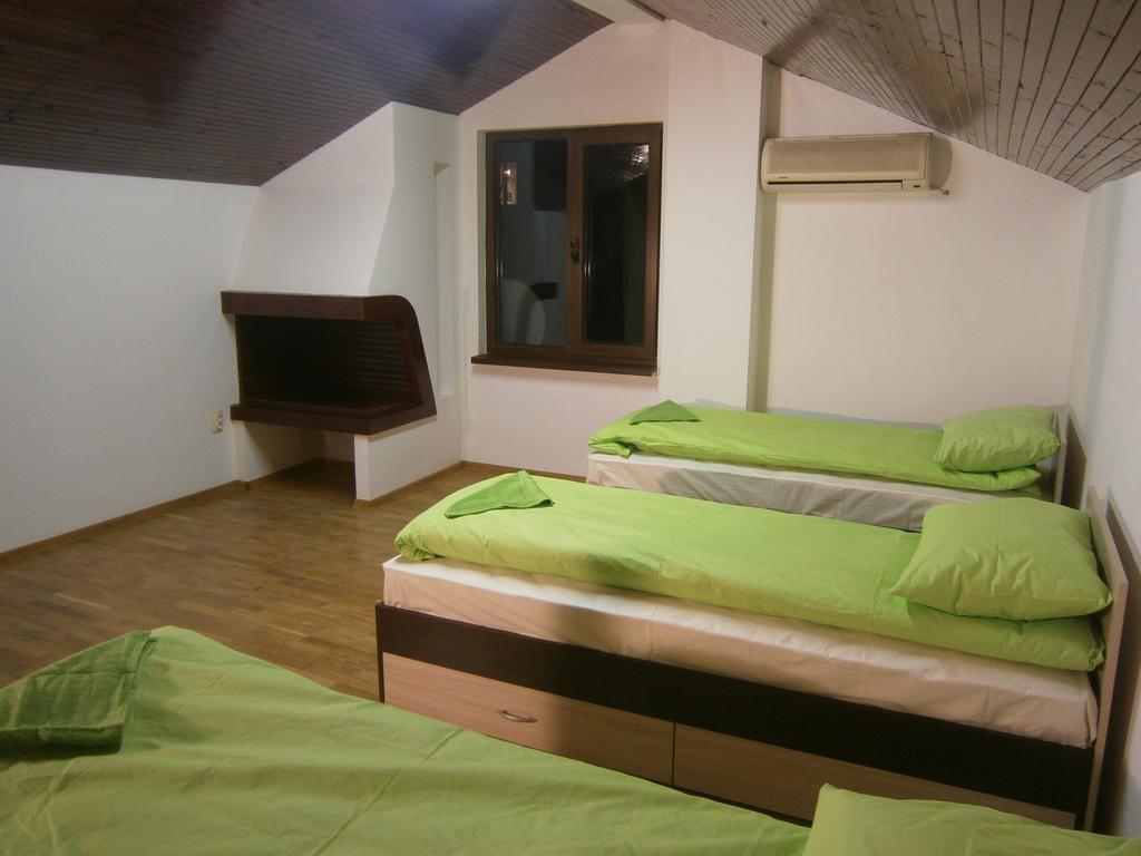 Ivory Tower Hostel Sofia Exteriör bild