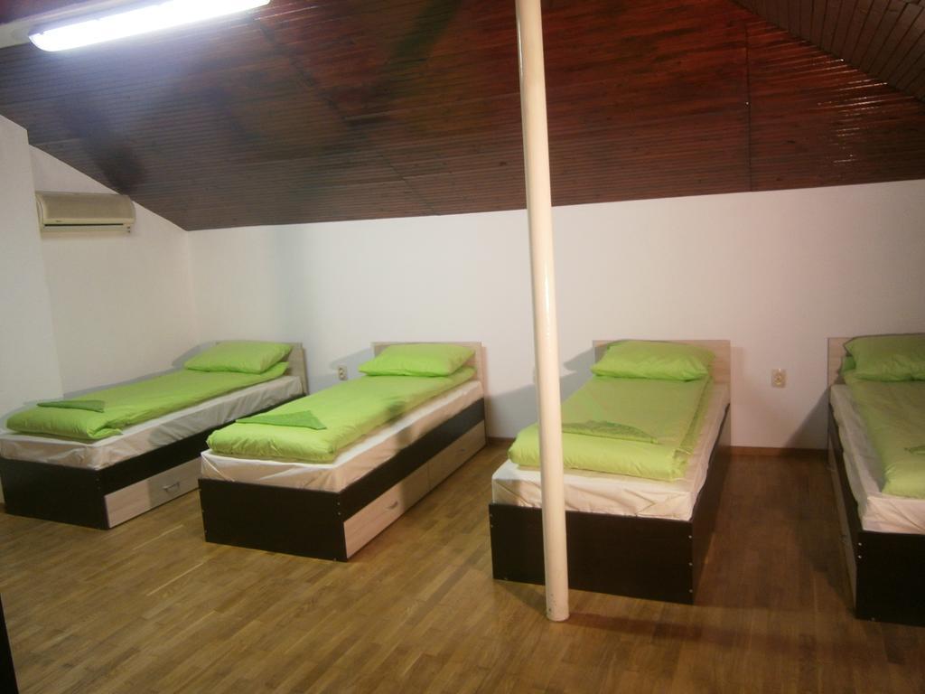 Ivory Tower Hostel Sofia Exteriör bild