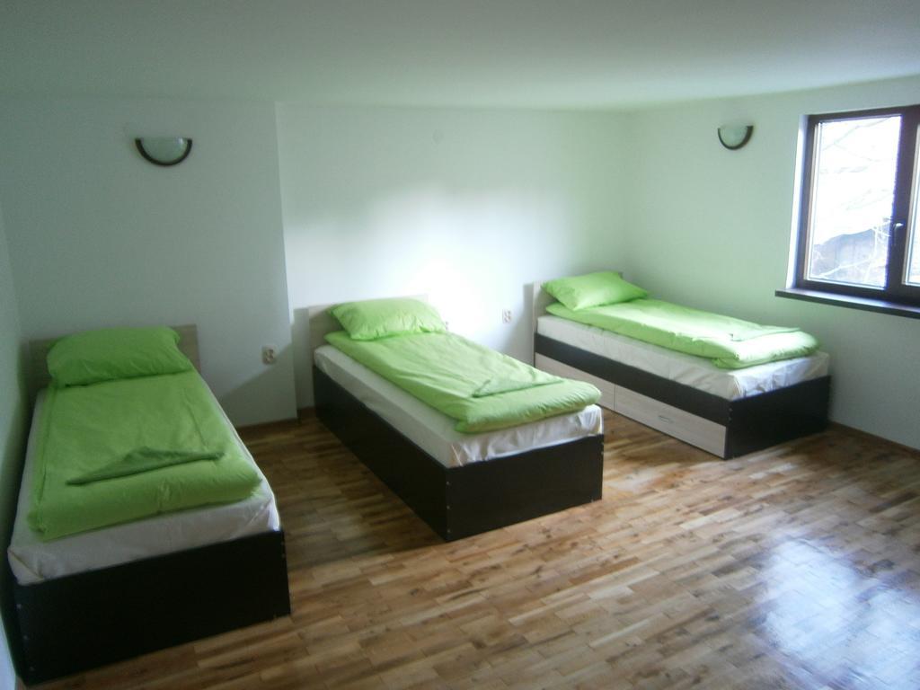 Ivory Tower Hostel Sofia Exteriör bild