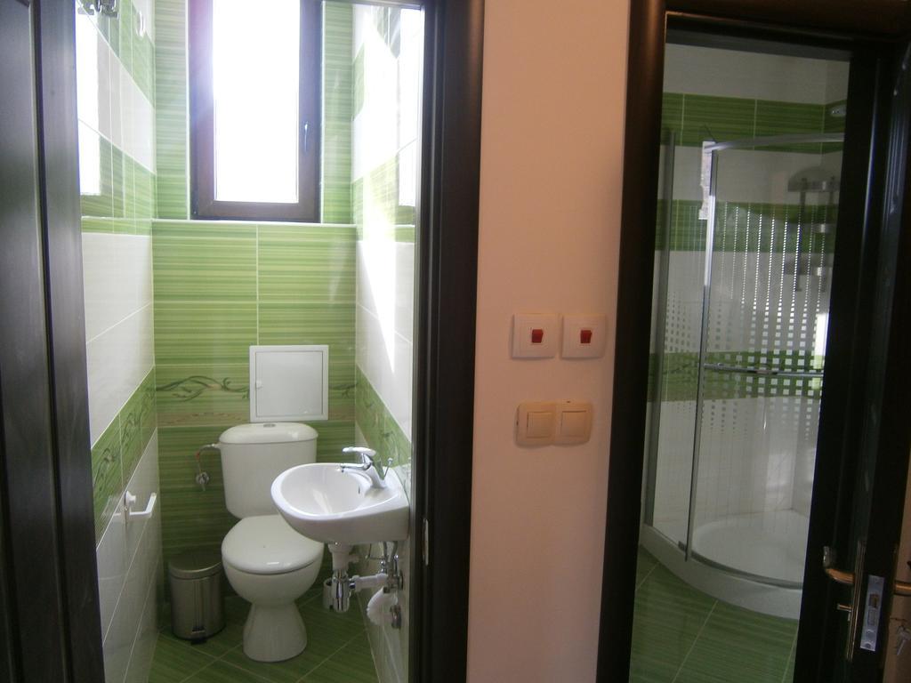 Ivory Tower Hostel Sofia Exteriör bild